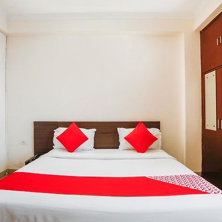 Hotel O Av Residency Near Botanic Garden Of Indian Republic Ноида Екстериор снимка