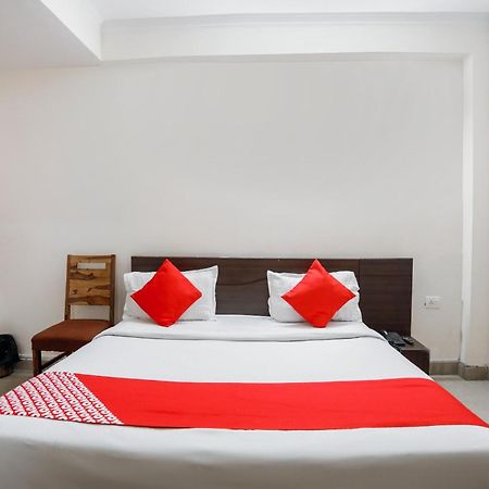 Hotel O Av Residency Near Botanic Garden Of Indian Republic Ноида Екстериор снимка