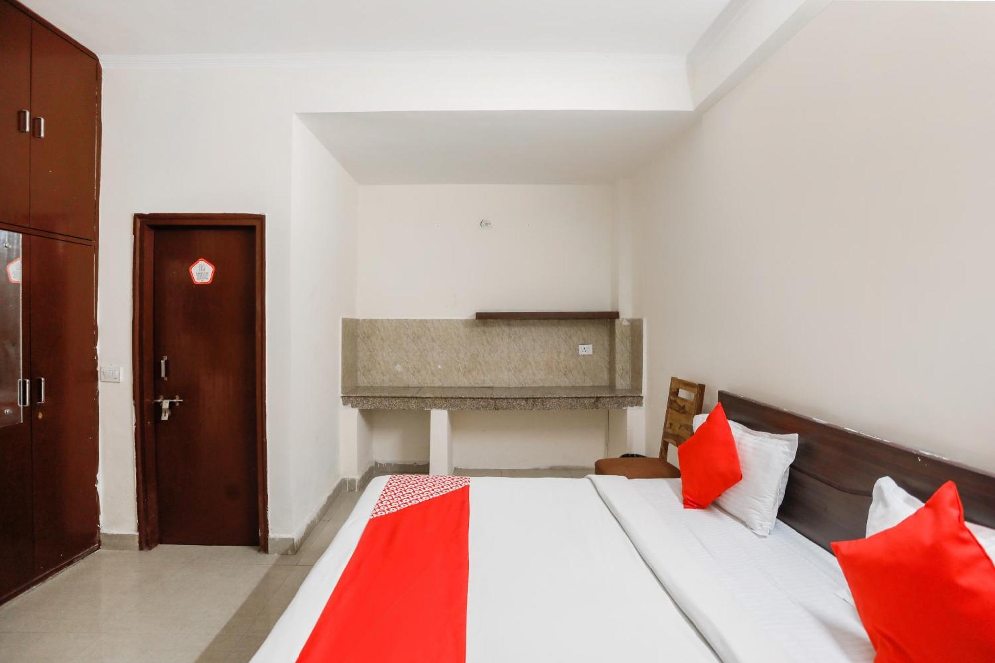 Hotel O Av Residency Near Botanic Garden Of Indian Republic Ноида Екстериор снимка
