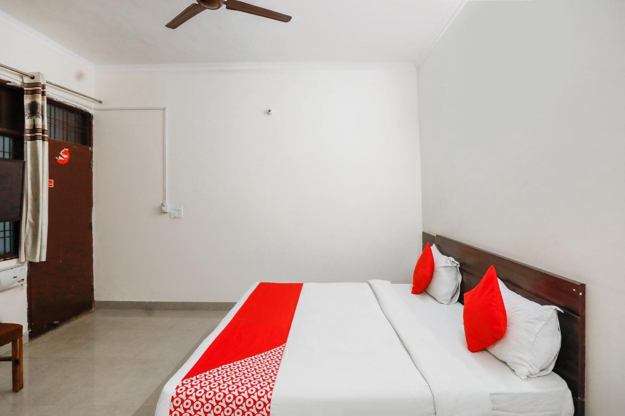 Hotel O Av Residency Near Botanic Garden Of Indian Republic Ноида Екстериор снимка