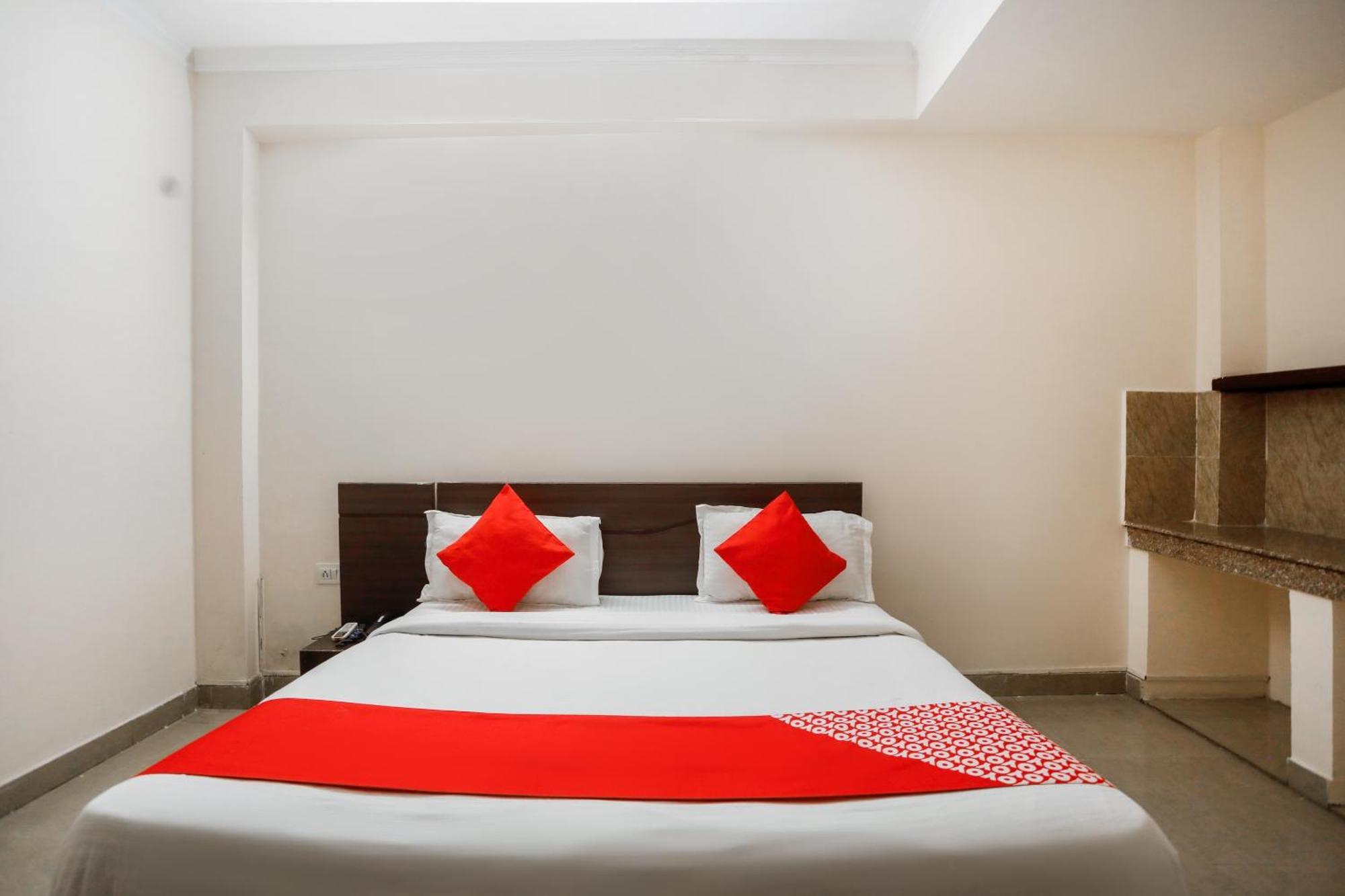 Hotel O Av Residency Near Botanic Garden Of Indian Republic Ноида Екстериор снимка