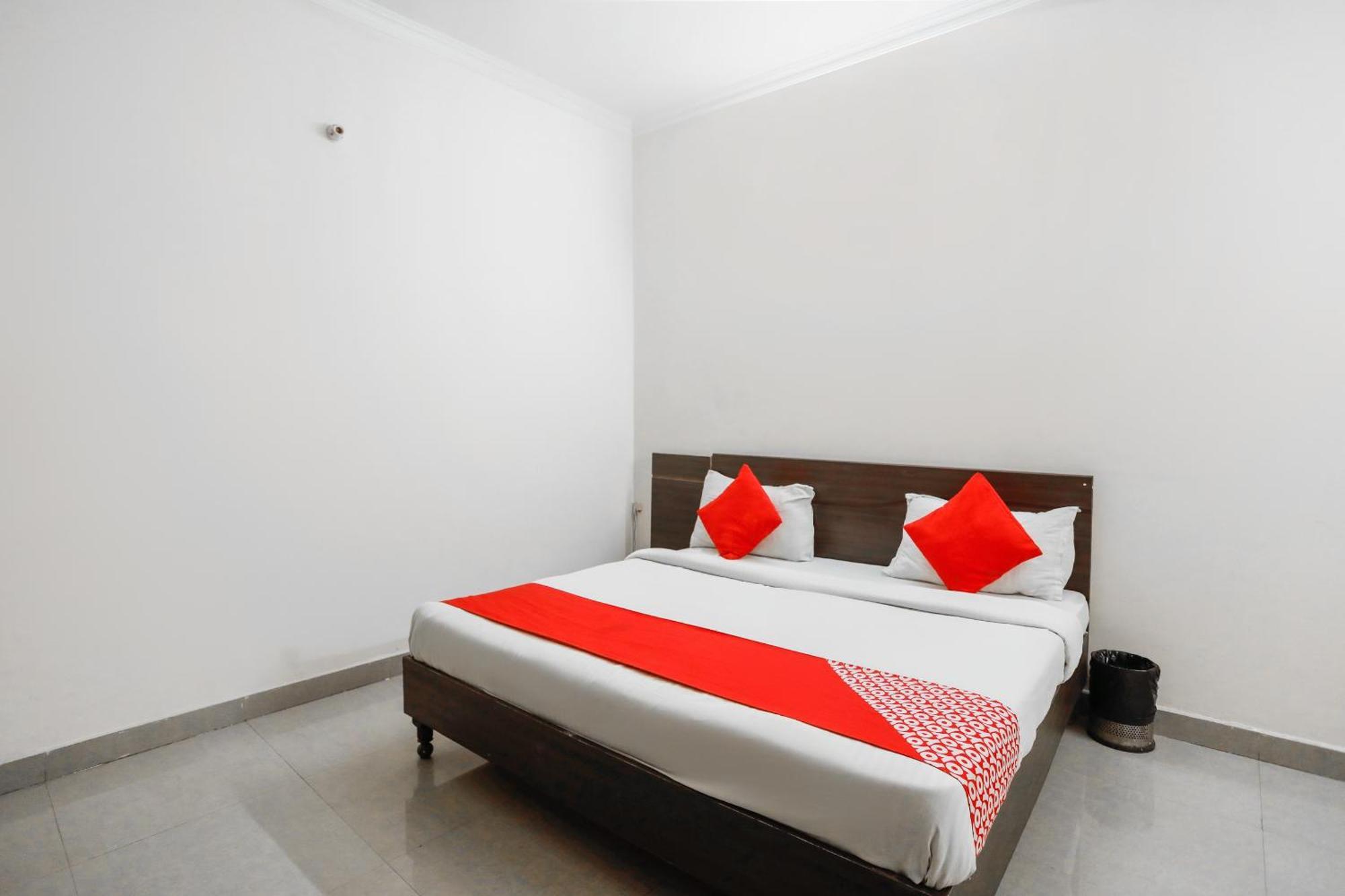 Hotel O Av Residency Near Botanic Garden Of Indian Republic Ноида Екстериор снимка