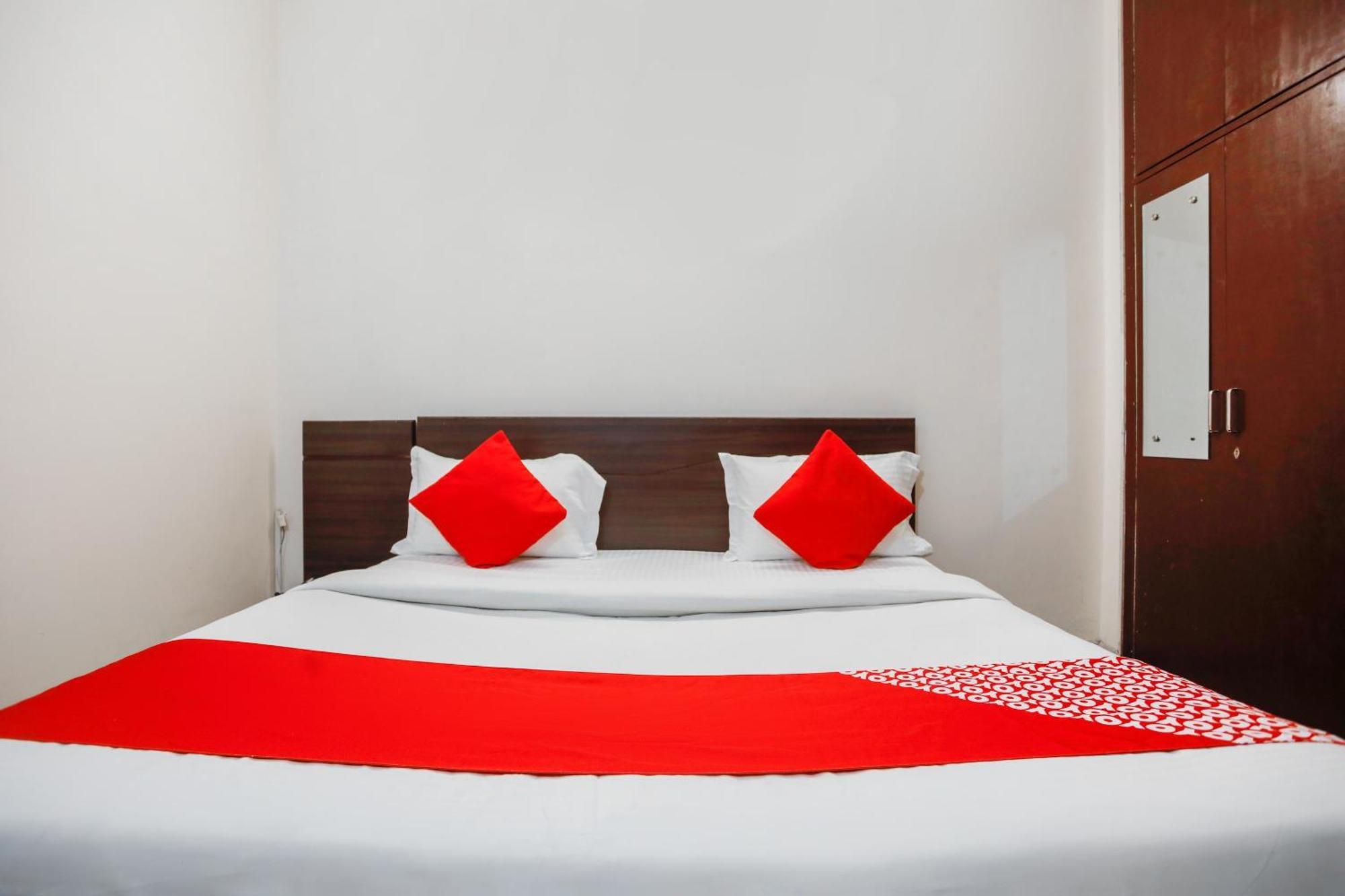 Hotel O Av Residency Near Botanic Garden Of Indian Republic Ноида Екстериор снимка