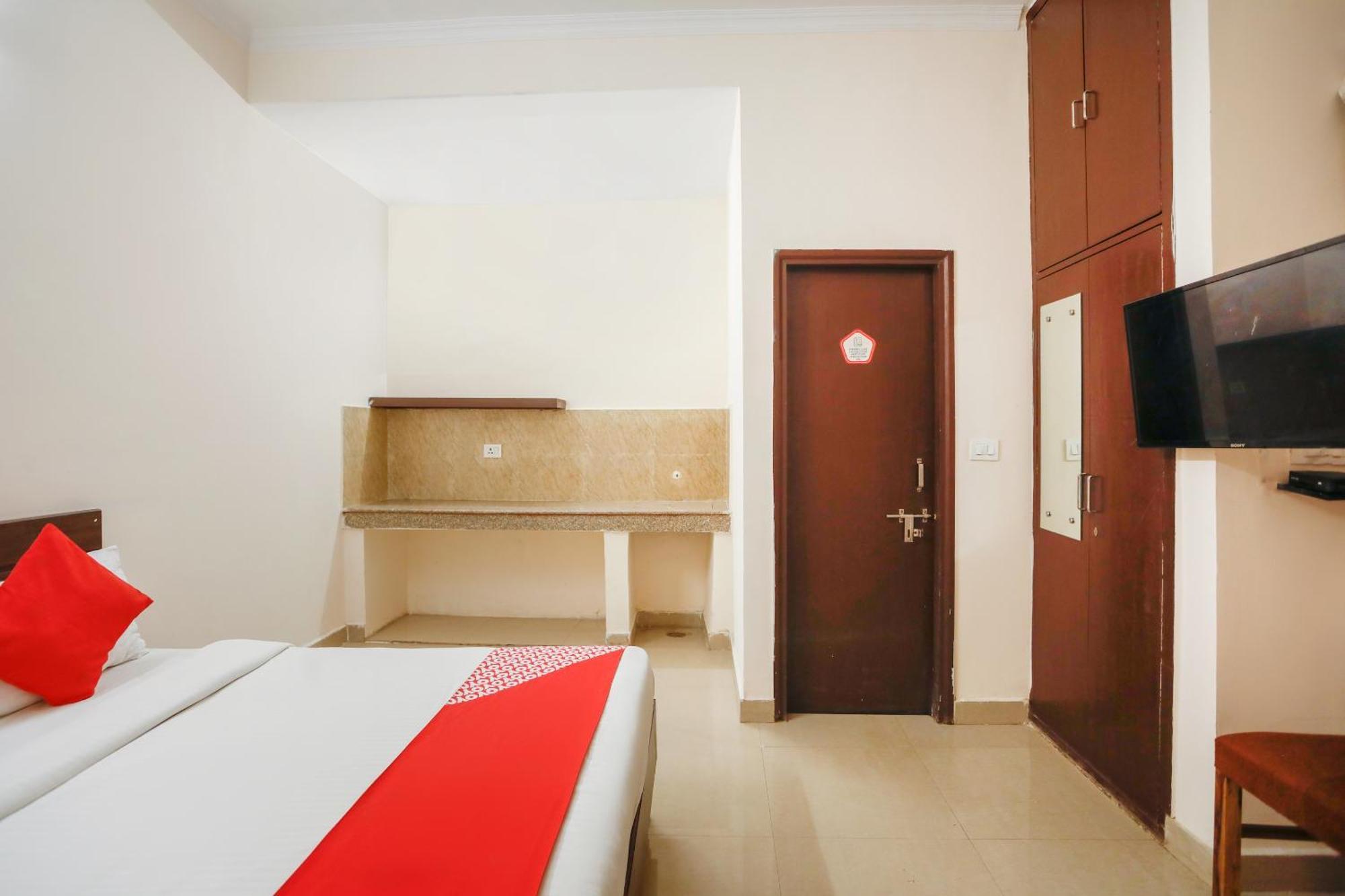 Hotel O Av Residency Near Botanic Garden Of Indian Republic Ноида Екстериор снимка